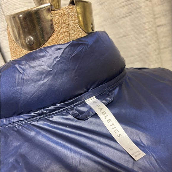 ‘Fabletics” Women's Navy Blue Puffer Vest size M/L - Picture 4 of 5